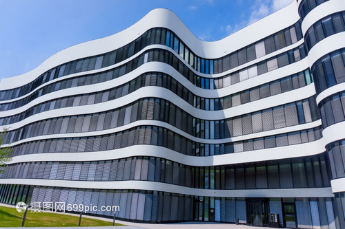 具有現(xiàn)代公司結構的城市景辦公大樓現(xiàn)代外部