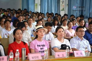 中國文藝評論協(xié)會志愿者服務(wù)團走進(jìn)廣西上林輔導(dǎo)展示活動在城關(guān)中學(xué)圓滿舉行